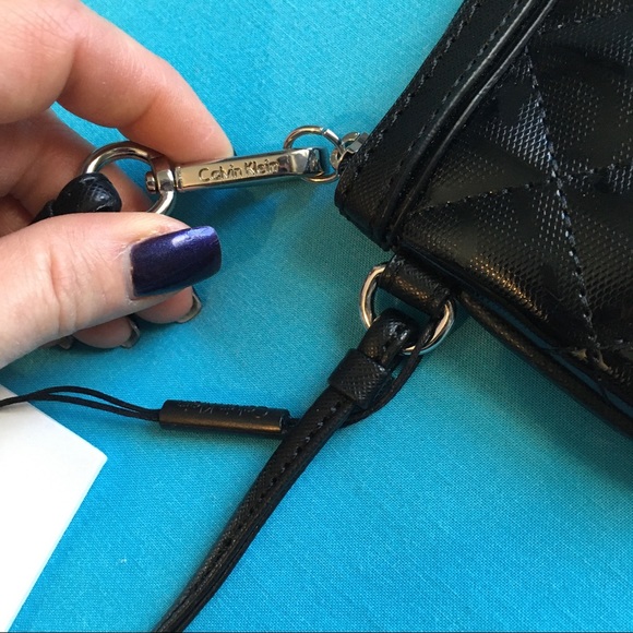 NWT Calvin Klein black fauxpatent leather wristlet - Picture 3 of 8